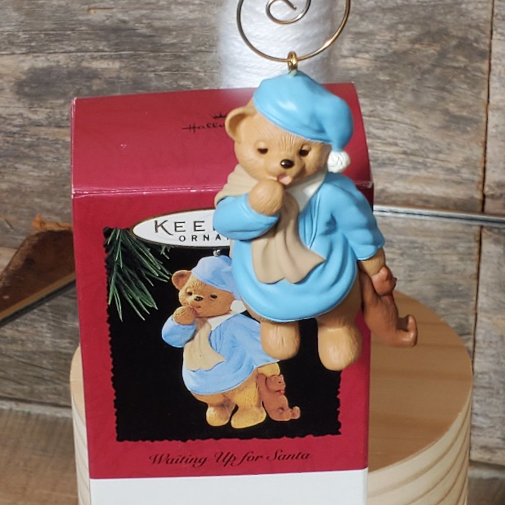 1995 Hallmark Keepsake Ornament - Waiting Up for Santa